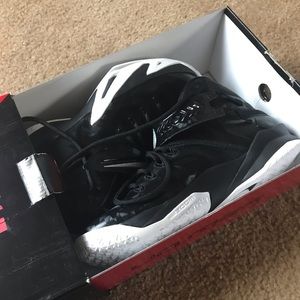 Nike zoom lebron soldier 8 mens 9.5 shoes